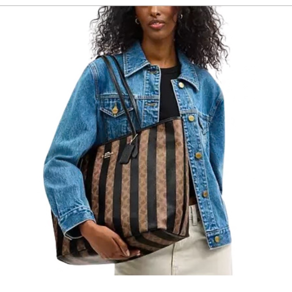Coach Large City Tote Bag in Signature Canvas with Stripe. - Picture 11 of 11